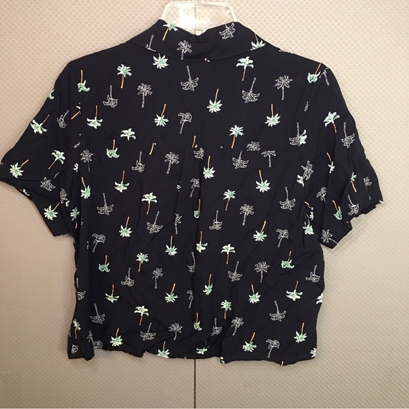 Love Notes Women’s Navy Blue Palm Tree Print Button-Front Top Cropped Size Large - Picture 8 of 10